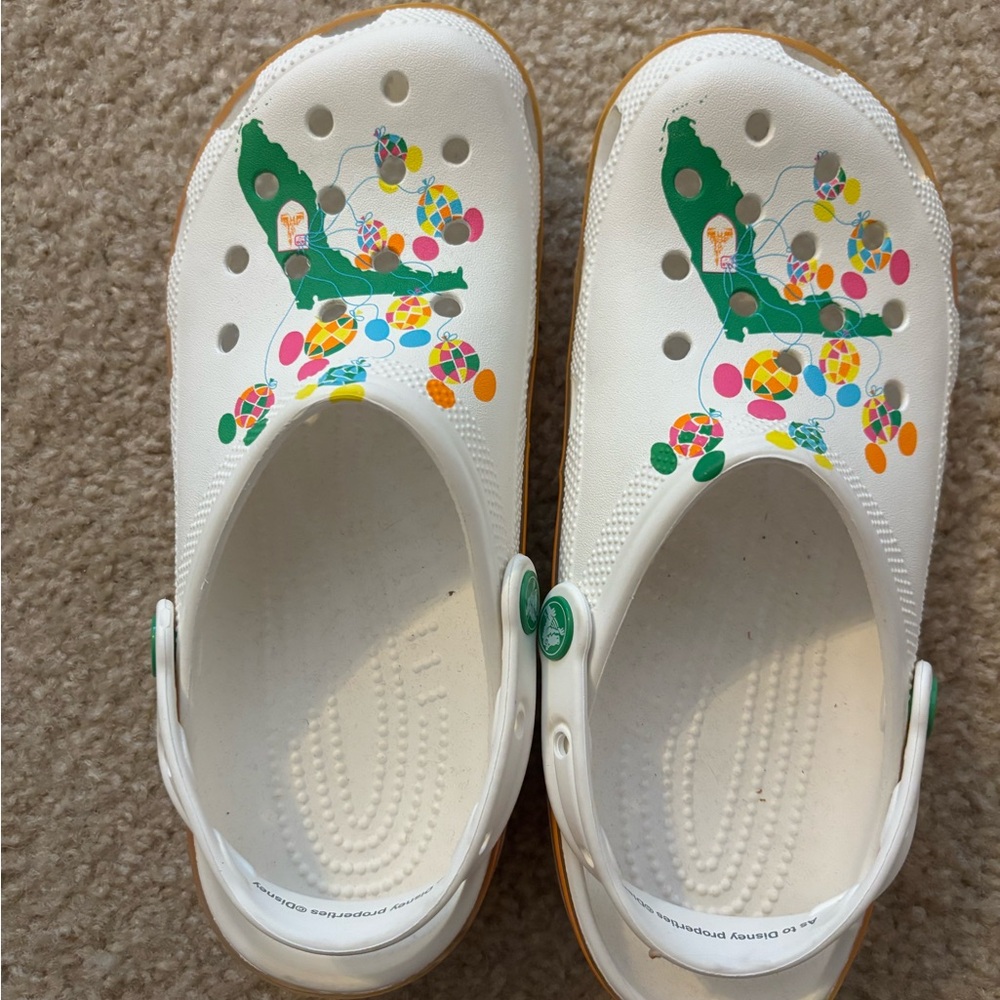 CROCS White and Green Sandals with Nature-Inspired Design